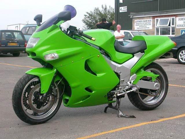 Motocicleta Kawasaki ZZR 1100: especificaciones técnicas, críticas