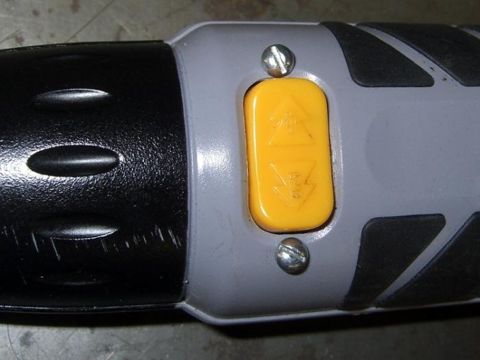 reparación de baterías de destornilladores con sus propias manos