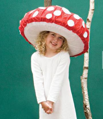 ¿Cómo hacer una gorra de los agáricos de mosca para una matinée de los niños?