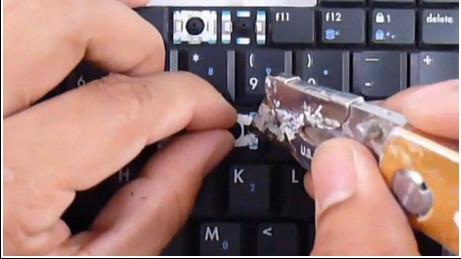 cómo insertar un botón en una computadora portátil 